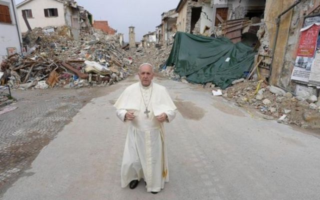 papa-francisc-in-amatrice-cutremur-earthquake-foto-adevarul